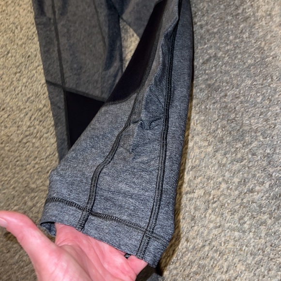 Lululemon crop leggings. 4 - Picture 12 of 12